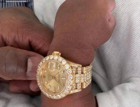 梅威瑟送五周大的外孙劳力士,是否有炫富的嫌疑?_钻石_孩子_手表