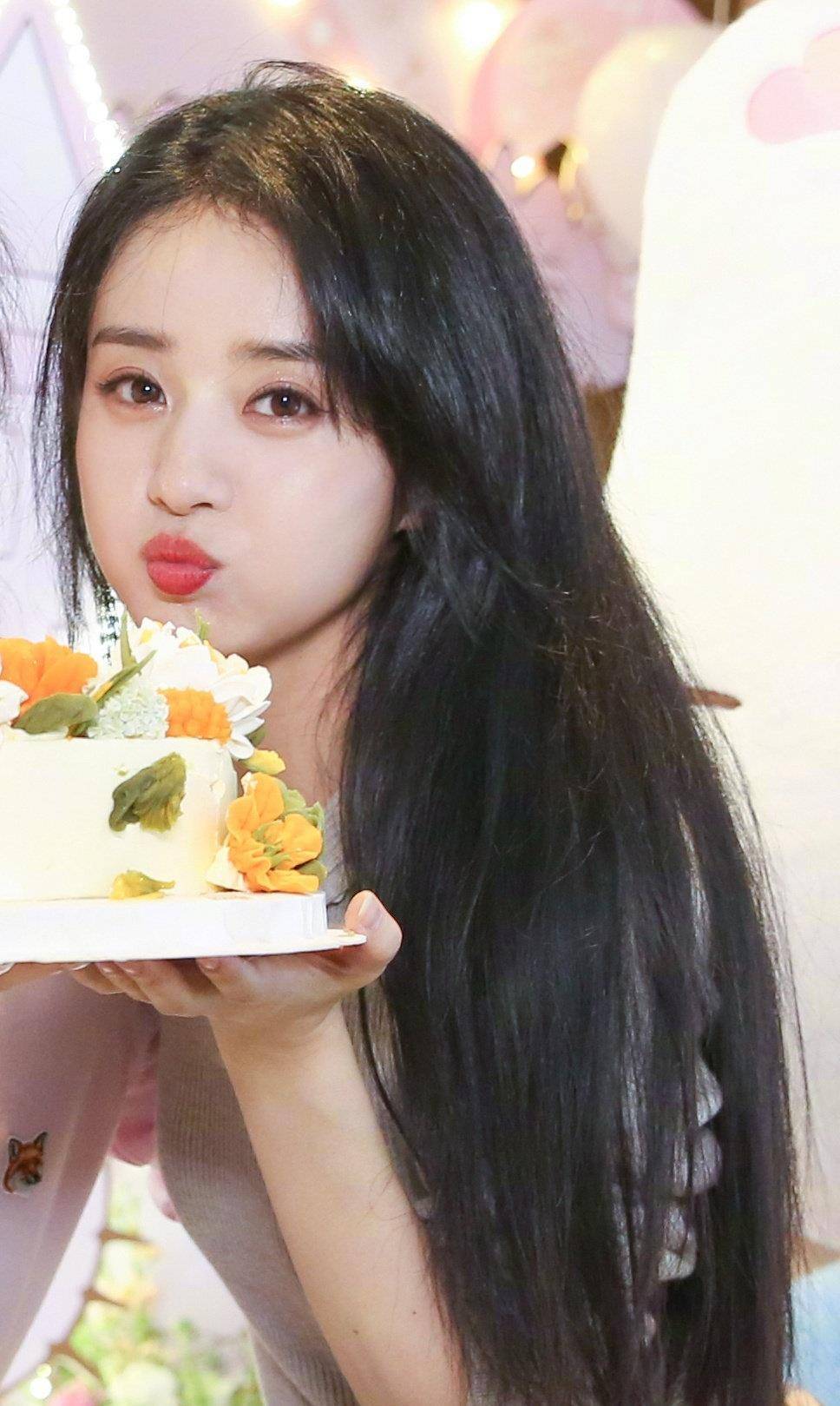 李冰冰生日会现场,赵丽颖突袭,48岁的李冰冰撞脸王丽坤_照片_微博