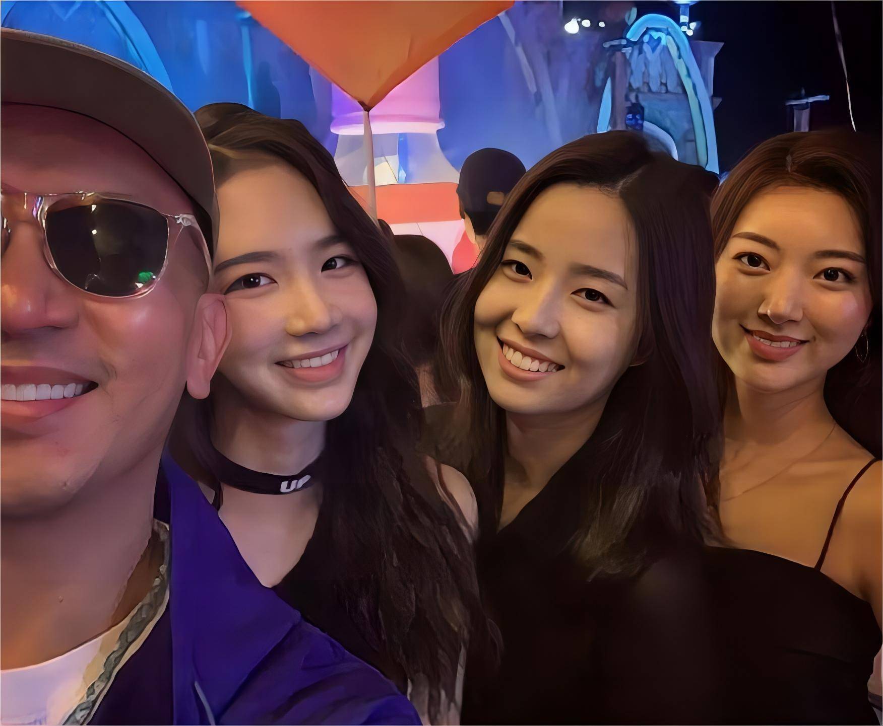 两人交往期间,由于具俊晔在国外也是绯闻不断,就连亚洲天后蔡妍,也