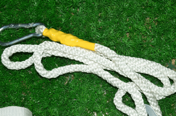 如何利用安全绳完成高空逃生_时候_工具_跳窗