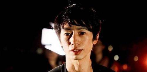 他凭借一首歌红到发紫,为救女友废一条腿却被分手,现今终成传说_陈旭