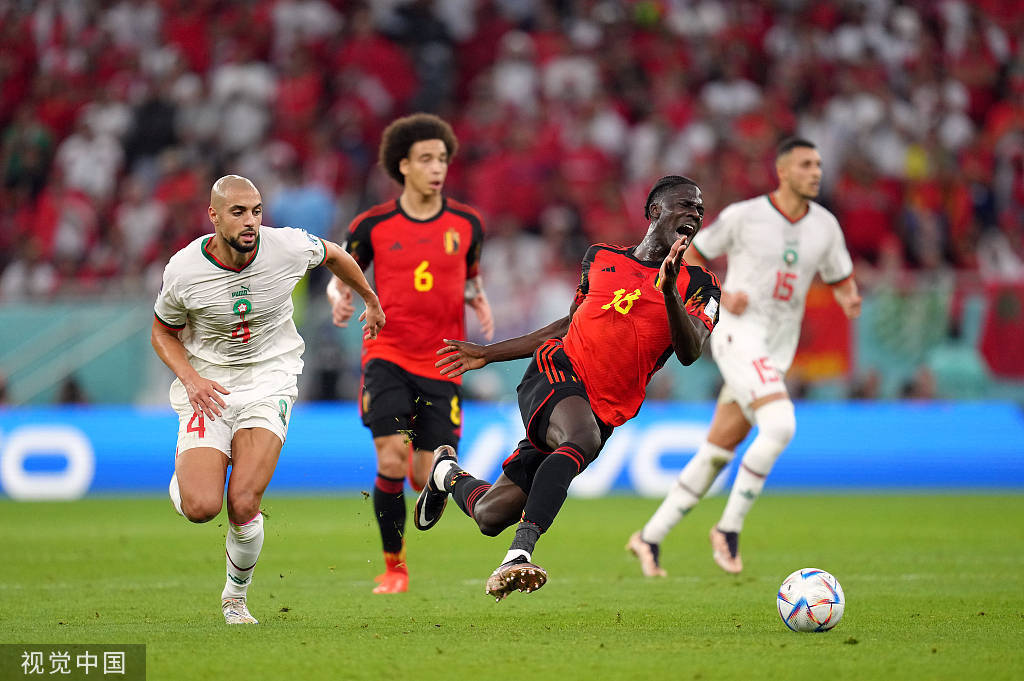 世界杯-齐耶赫任意球破门被吹 比利时半场0-0摩洛哥