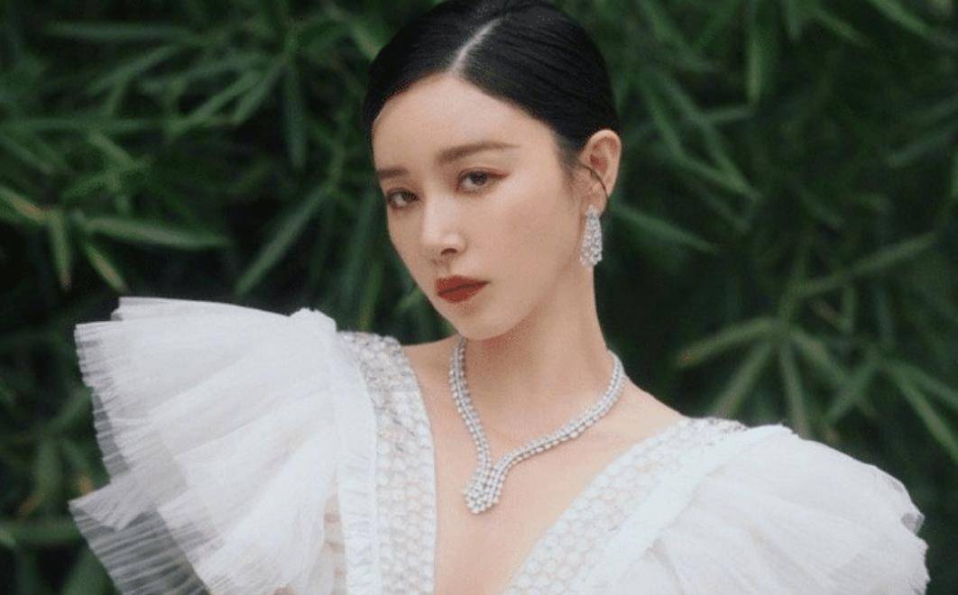 阚清子疑似新恋情曝光,当街撒娇嬉戏,男方体贴身材肥硕_纪凌尘_谢彬彬