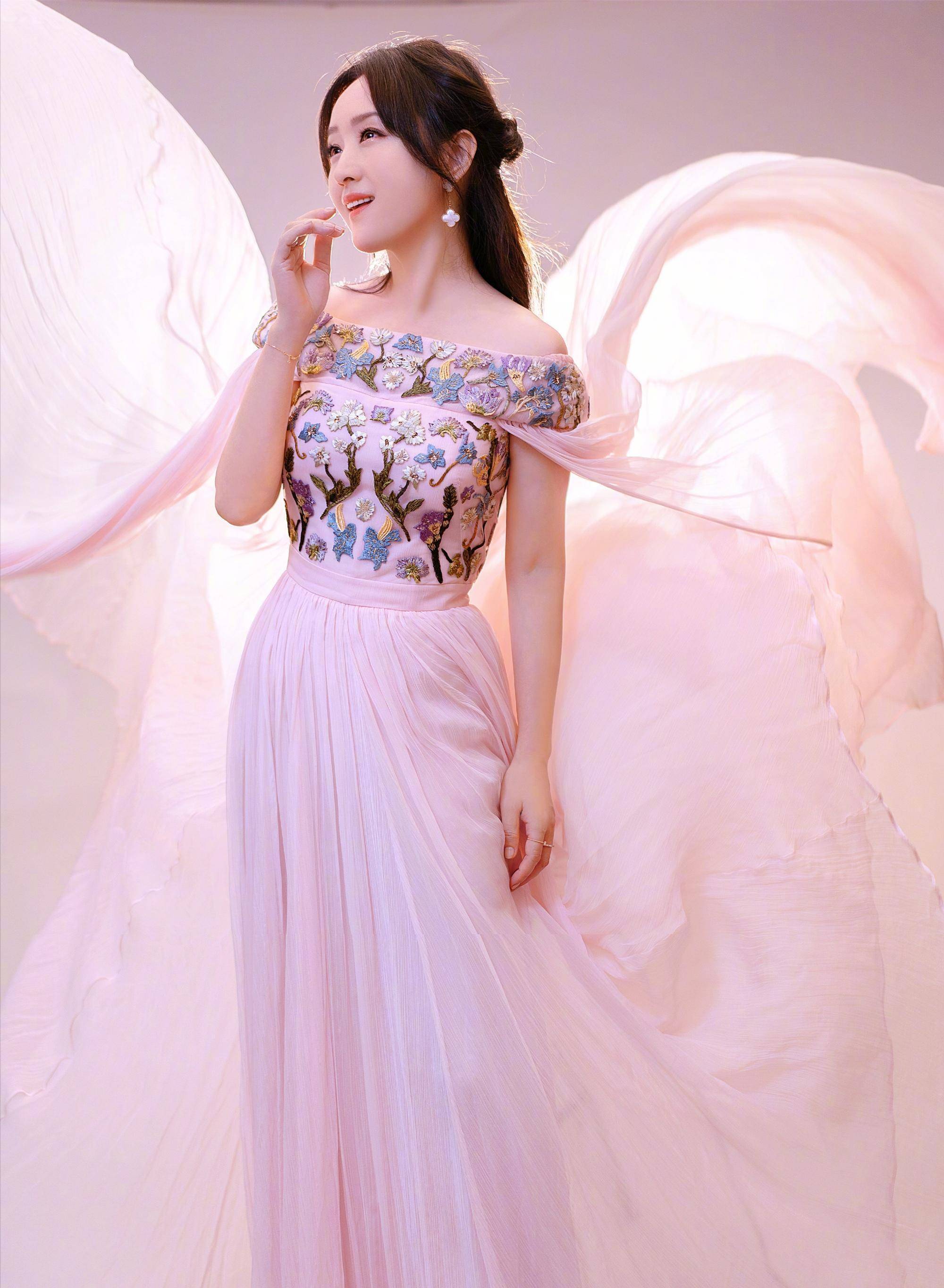 杨钰莹美得过分!