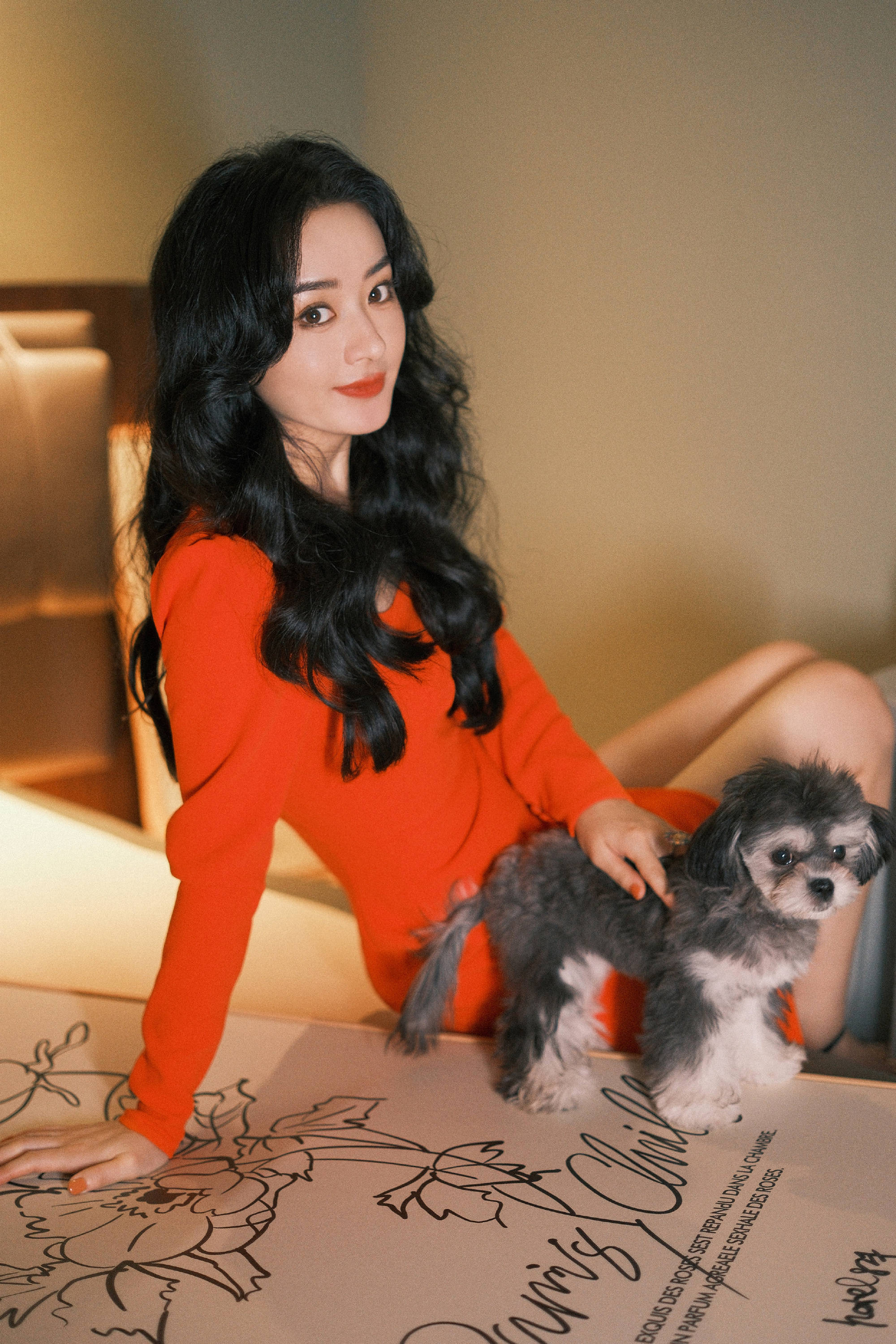 赵丽颖新剧开播晒美照,知性优雅有魅力,妆容精致美如新娘 _明星_舞儿