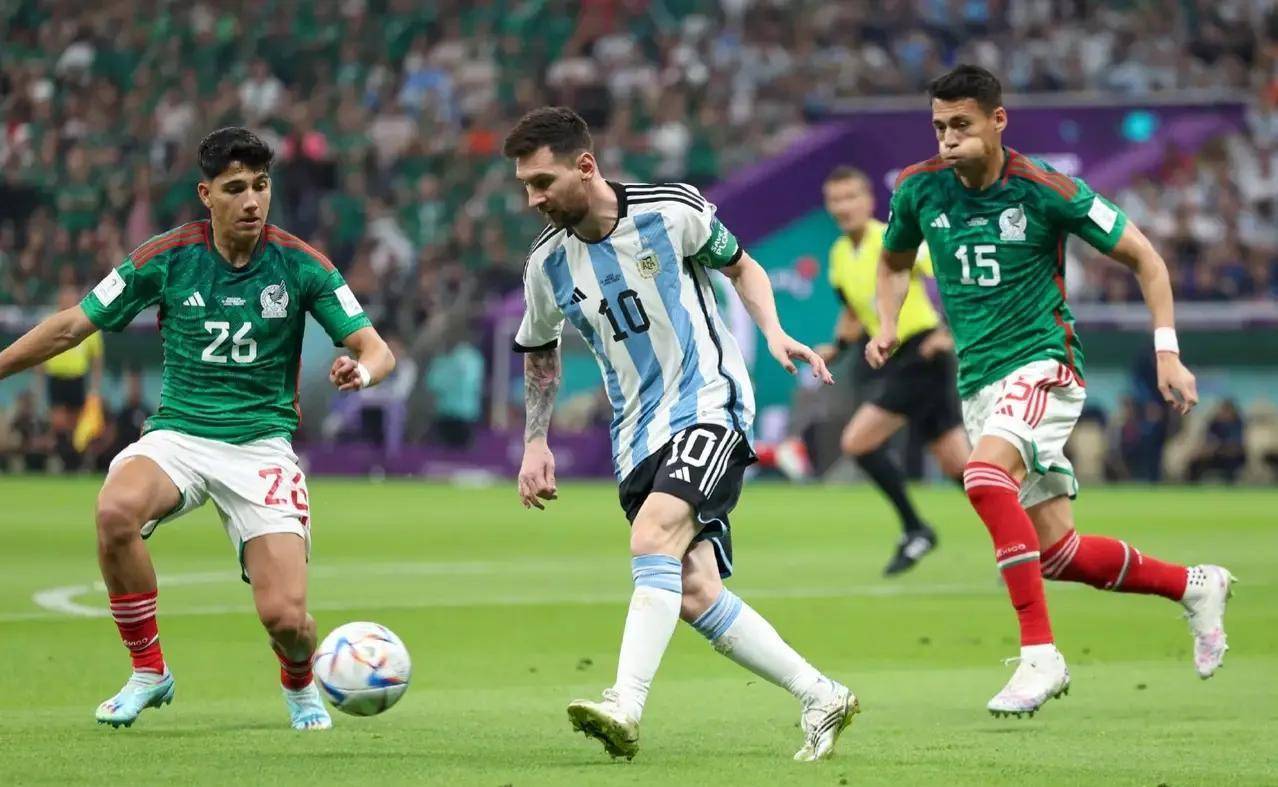 第22届世界杯,梅西神勇传射,阿根廷2-0_禁区_墨西哥队_皮球