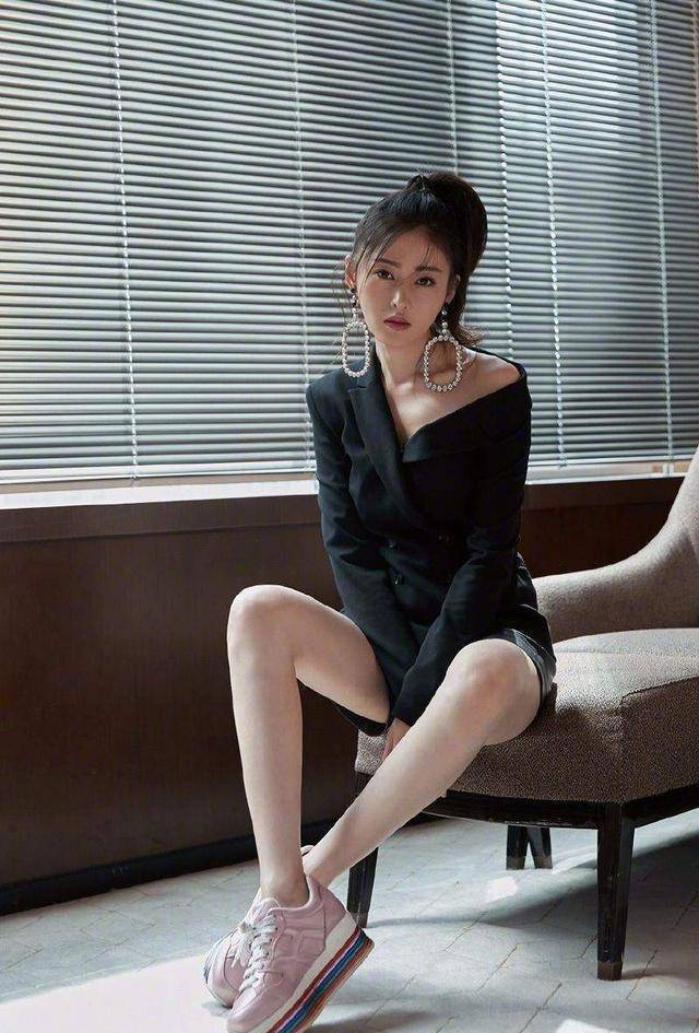 女明星的腿有多细?看到照片的我:这也太好看了吧_女孩子_宣美_张天