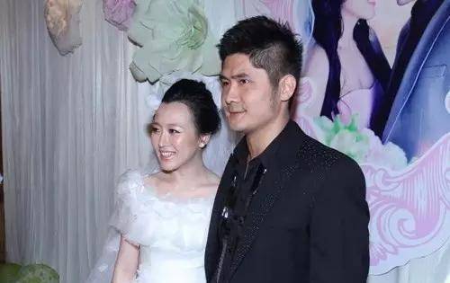 因为怕潘扬自己很无聊,担心他们母子的安全,他让他们回到潘长江的家