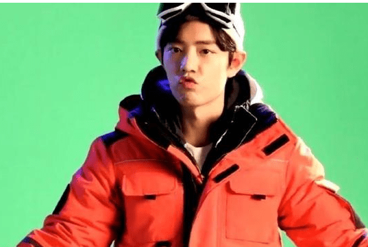 网曝肖战最新照片,穿滑雪服戴滑雪镜,嘟嘴吧心情超好_因为_原因_气质