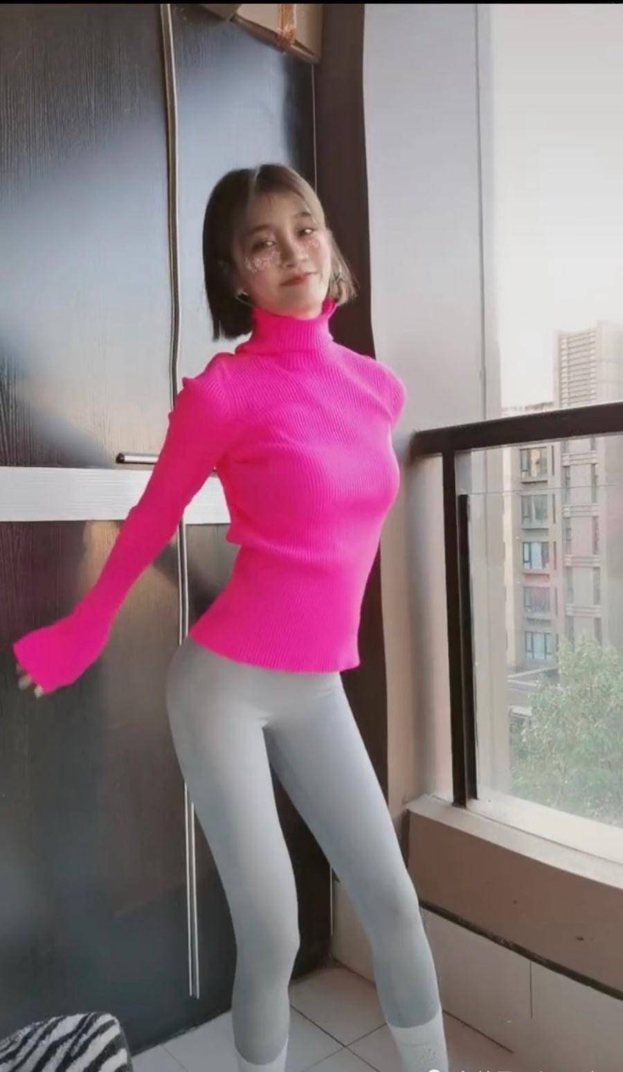 里饰演林华华一角也是被大家所喜欢,同时她也是著名相声演员曹云金的