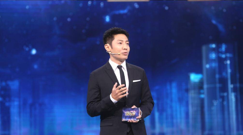 撒贝宁主持人大赛火爆热搜,"不正经"侦探背后是超人智慧和能力_节目