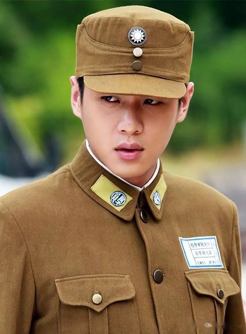 刘志辉饰演者张若昀刘志辉,他是刘远和周卫国的三弟,黄埔军校第十三期
