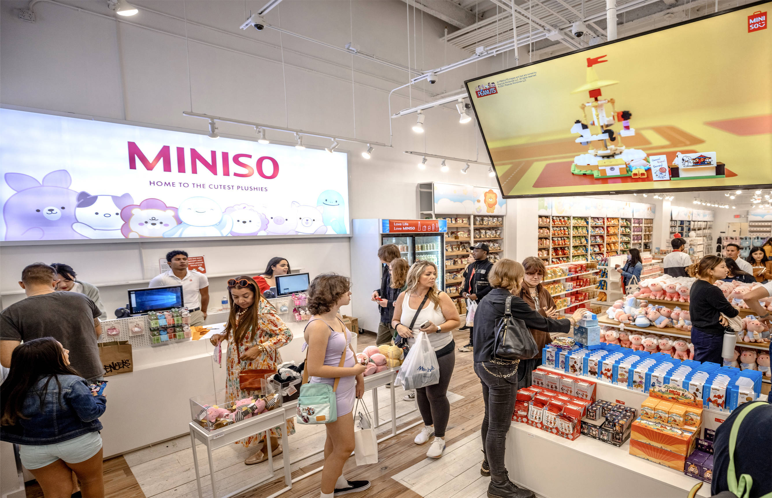 名创优品、lululemon：两个行业，一个故事-锋巢网