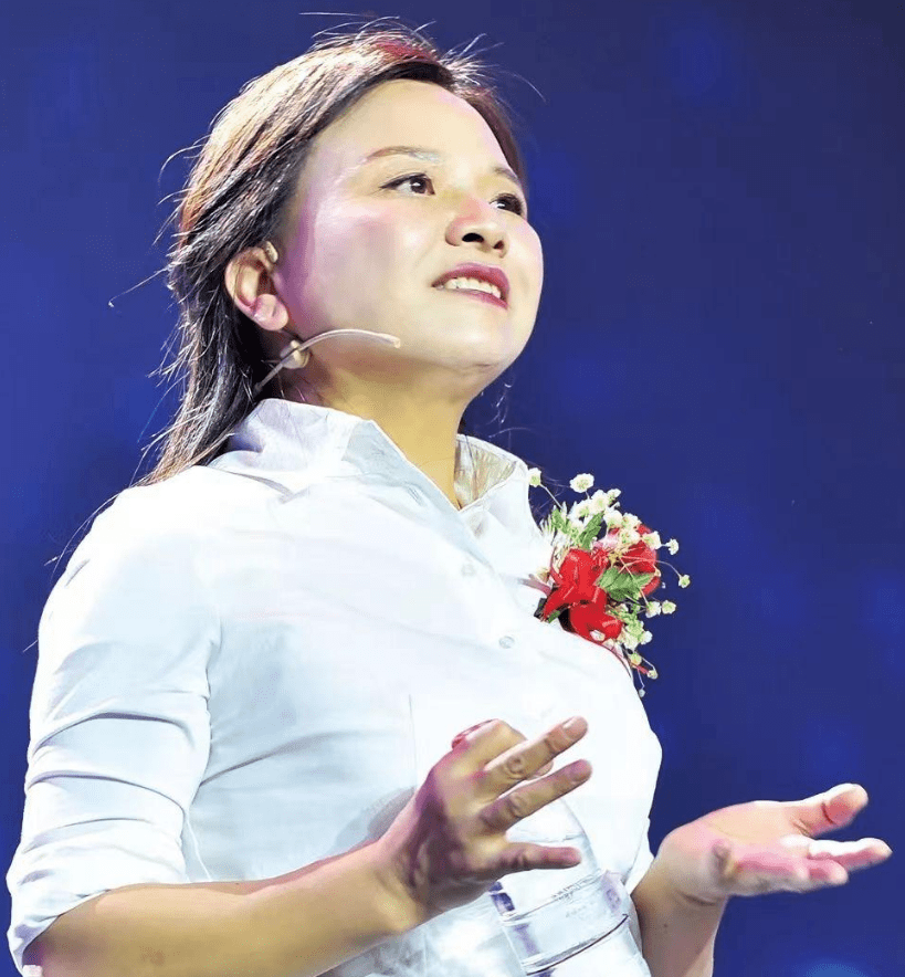 何巧女作为本文的主角,何巧女只有155厘米,虽然老天没给她高挑的身高