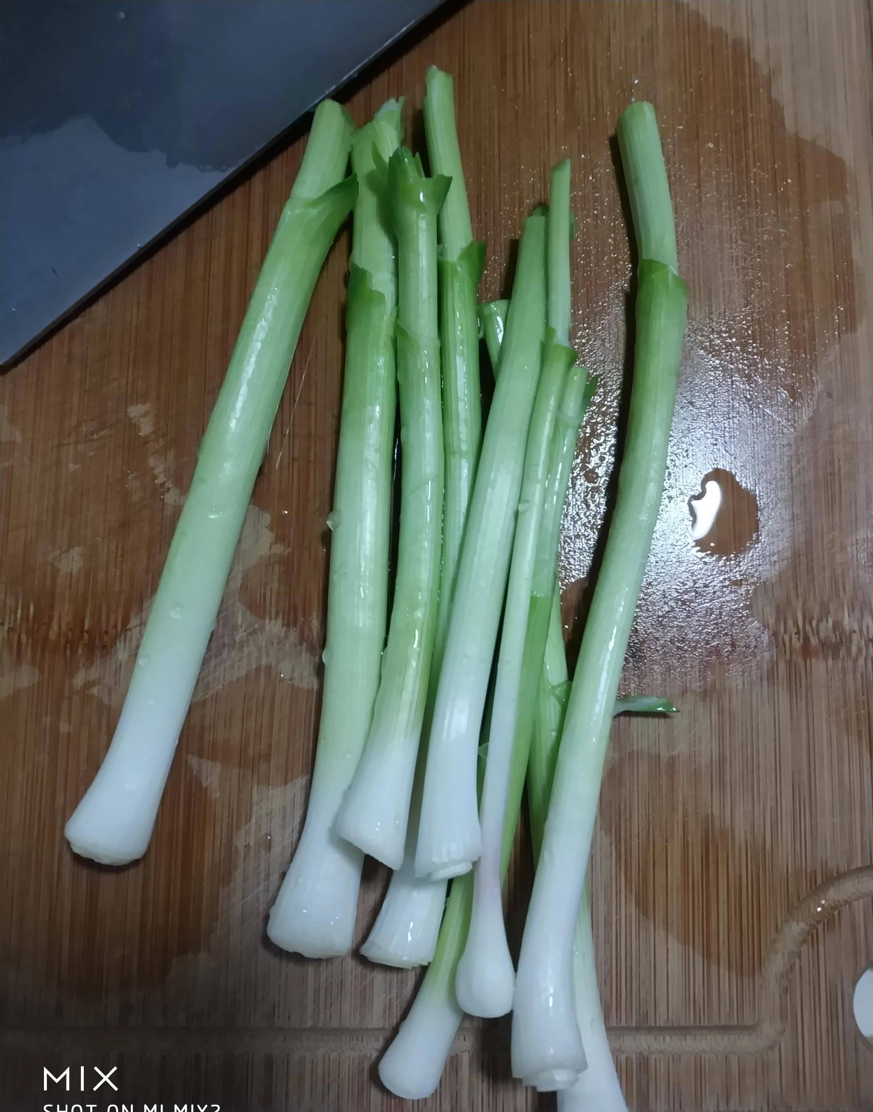 又到吃蒜苗的时候了来看看蒜苗炒肉的做法