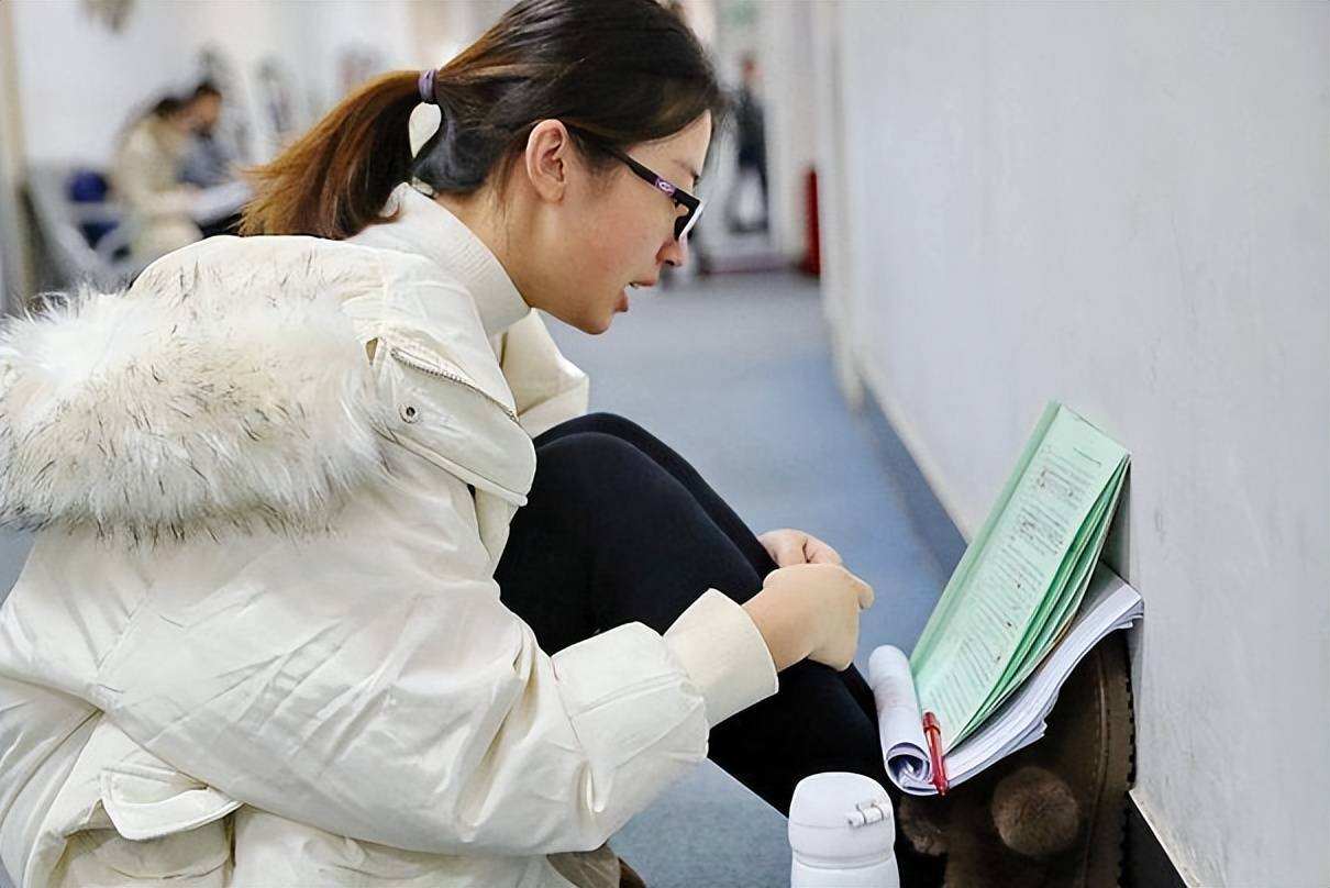 读研成本比想象的高?研究生晒出三年读研支出,普通家庭有点吃力_高校_学费_生活费