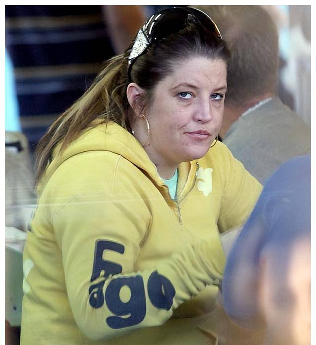 猫王唯一的女儿:继承上亿遗产,分手4次负债累累,儿子开枪自尽_丽莎