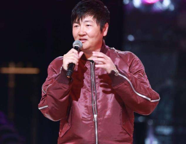 52岁孙楠暴瘦后逆生长,长腿堪比竹竿,现身捞金演唱气势依旧磅礴_歌曲