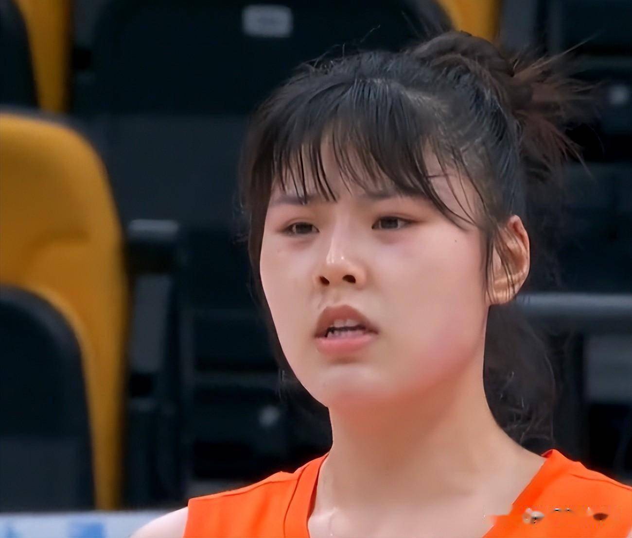 女篮巅峰战一边倒,四川大胜内蒙古,王思雨李梦相得益彰_苏源圆_李月