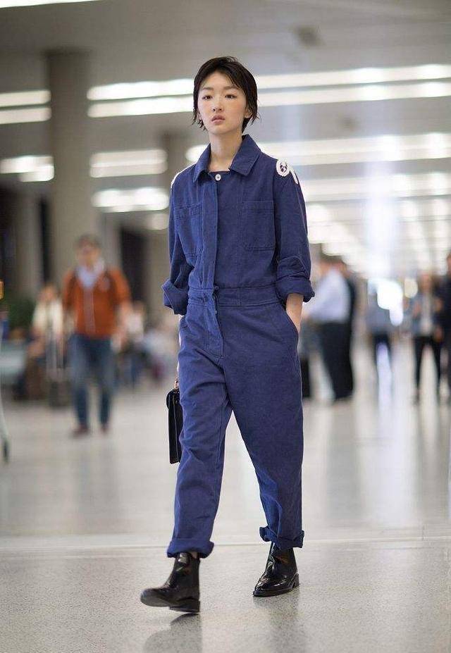 收起你的厚底鞋吧!今年流行穿"马丁靴",显瘦显高,155也爱了