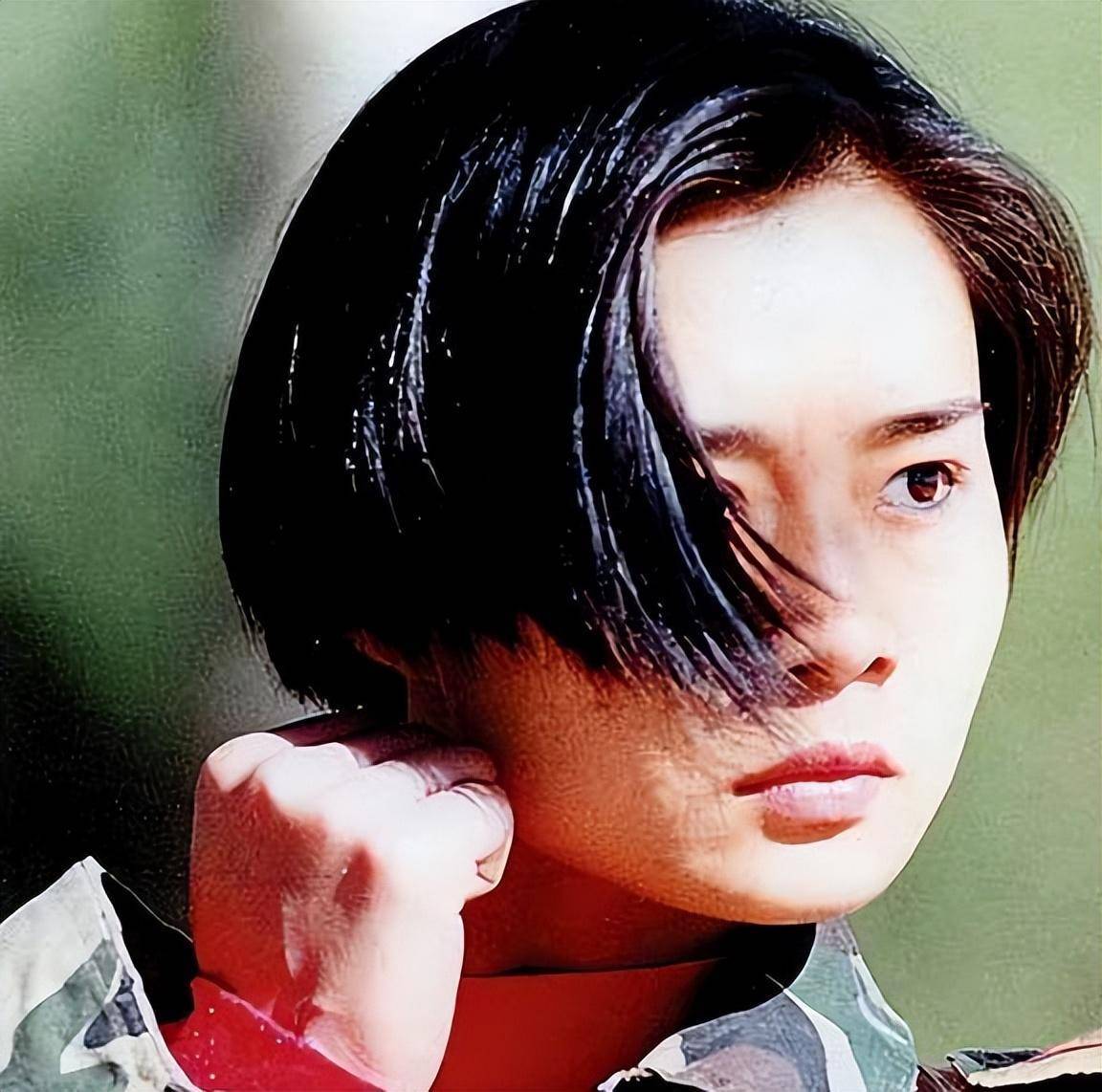 演现代兵人最好的,还有《女子特警队》铁红的扮演者雷敏.