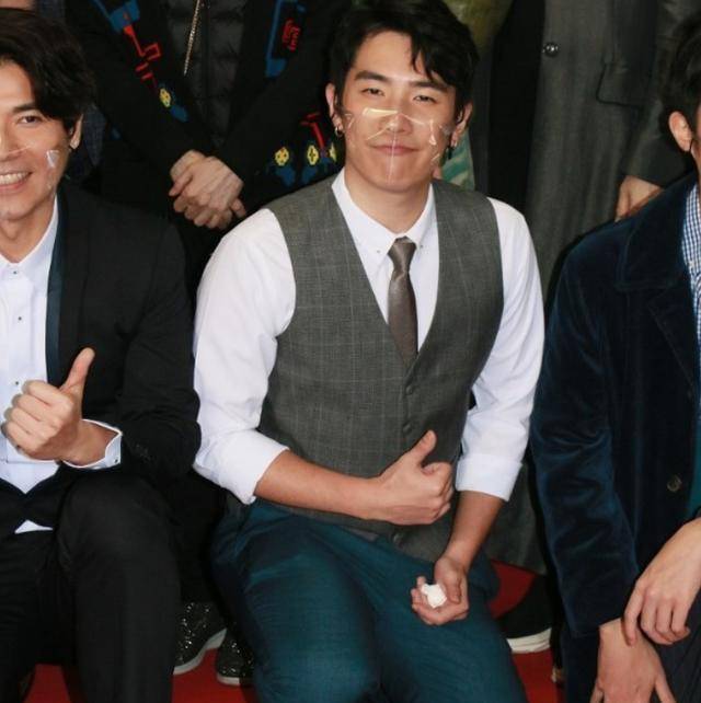 姜大卫家族罕见合体!