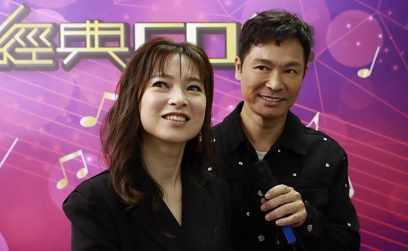 而郭晋安的妻子欧倩怡曾经也是tvb艺人,在《西游记2》里出演过红孩儿