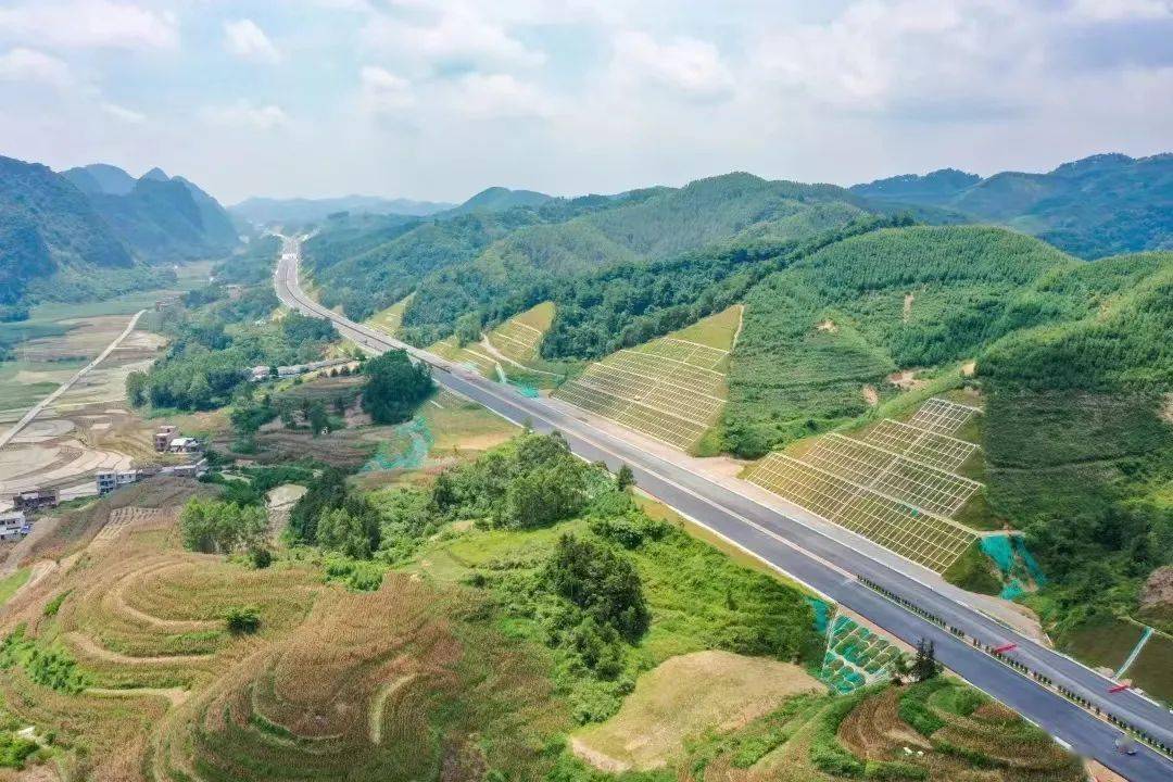 天峨至北海公路(巴马至平果段)平果段截止目前,平果市上报的天峨至