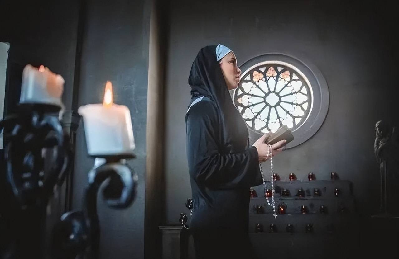 所以很多年老女眷与未曾出嫁的姑娘会在修道院生活,通过修行来为自己