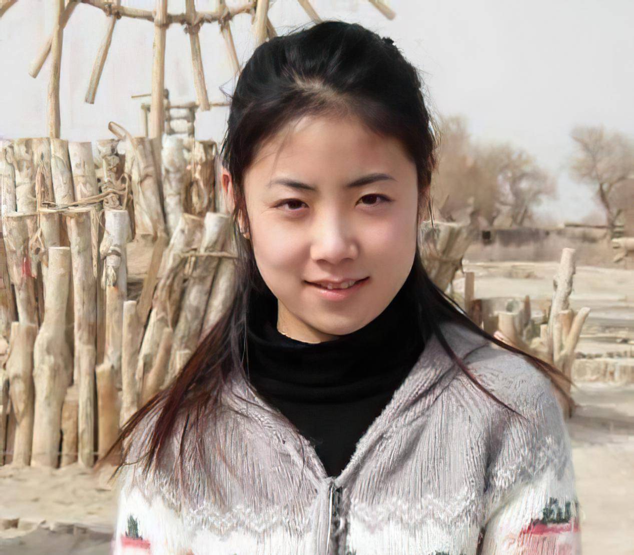 之后,还参演了赵本山的《关东大先生》这部剧中,饰演荷花,有了赵本山