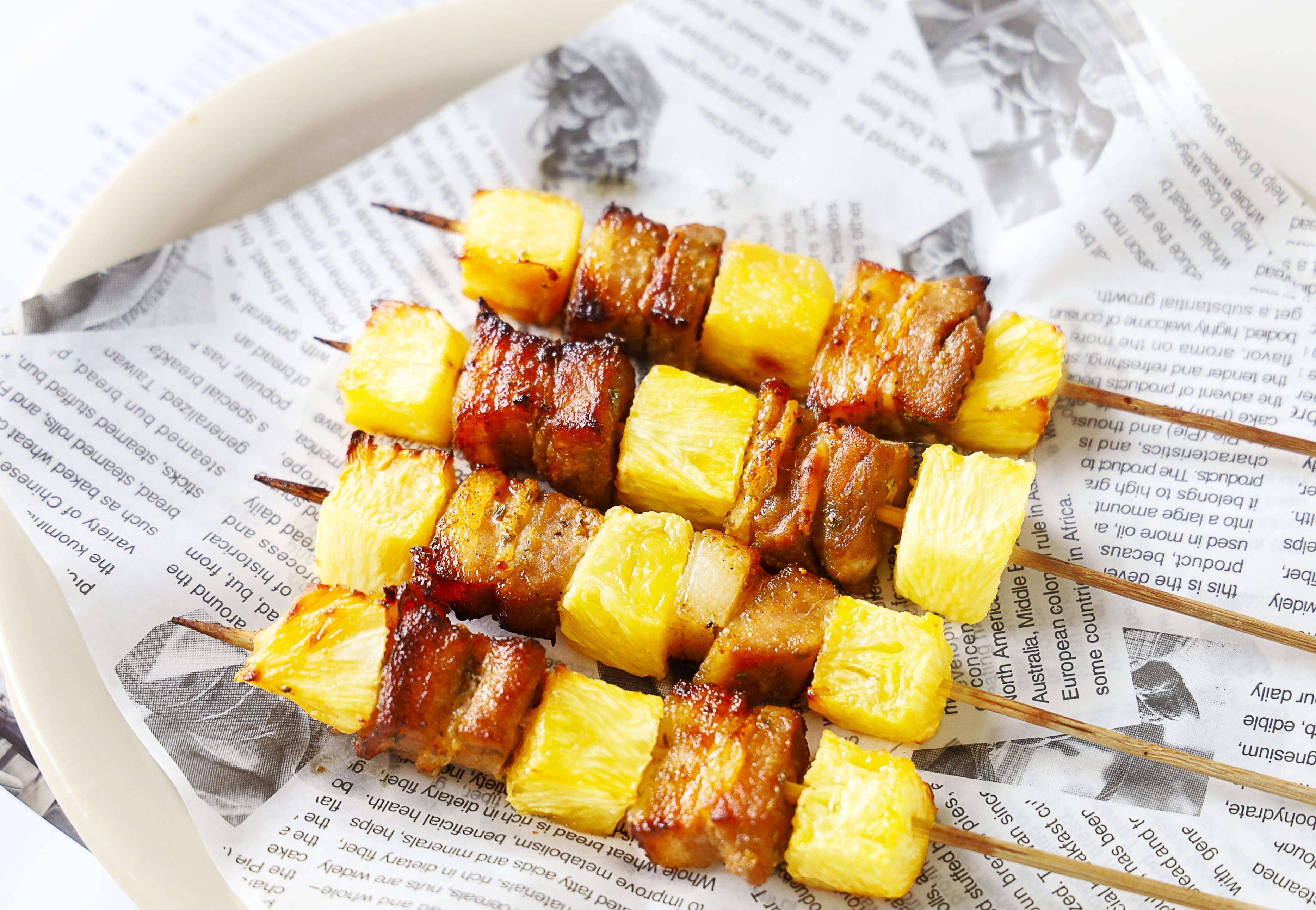 1.菠萝切粒泡盐水10分钟2.