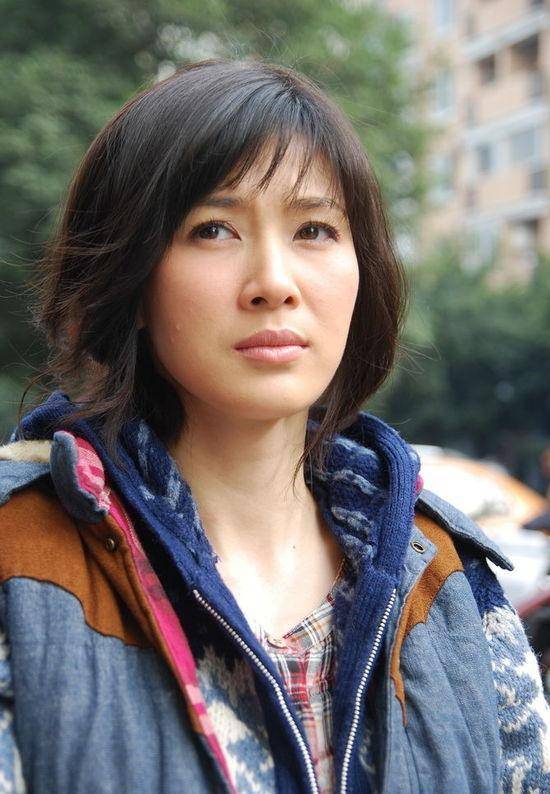 与周一围热恋5年,嫁给"伪富豪"被骗的童蕾,今40岁却貌美如花_时候