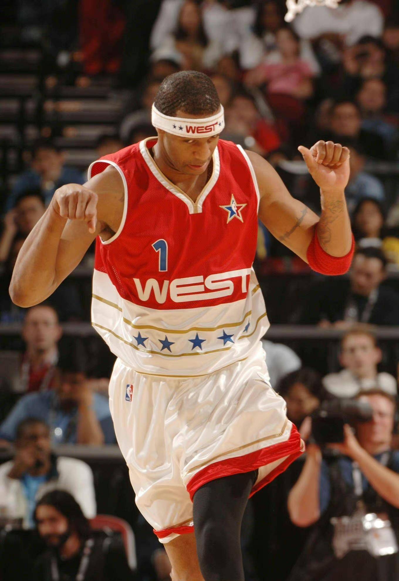 42岁麦迪离开nba后开始卖房,满头白发很沧桑,他赚的钱都去哪了?