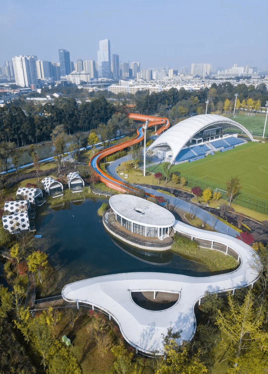 (杉板桥公园实景图)生态人文方面:杉板桥公园,圣灯公园等多个公园环伺