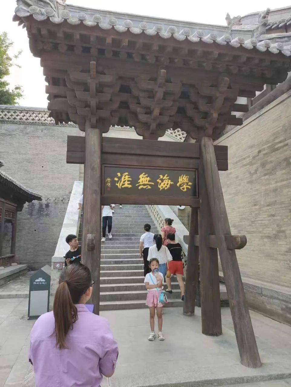 不炼金丹不坐禅,真想在书院,寻一斗室,约三两好友,品茶,画画,妙思妙想