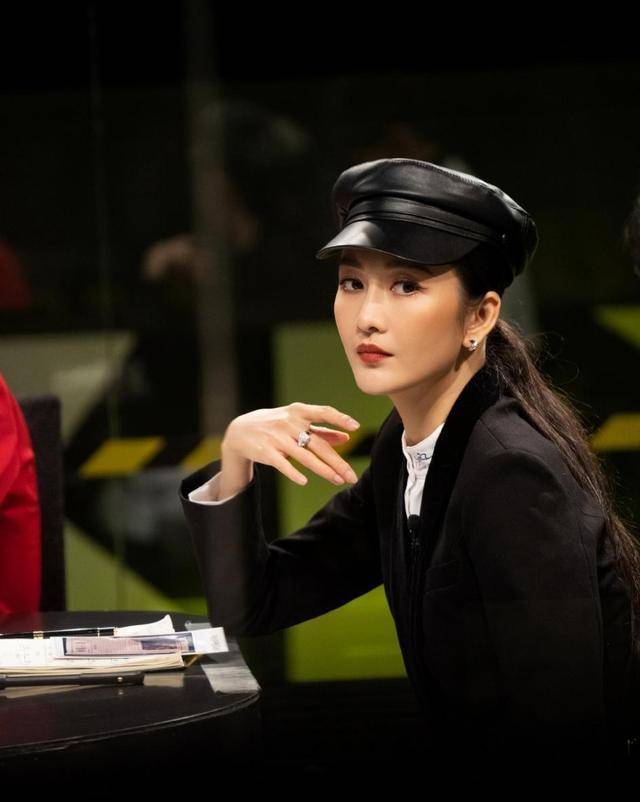 王鸥女神鬼鬼可爱,"蓉紫霞"惊艳,谁才是《大侦探》最美时髦精_一身