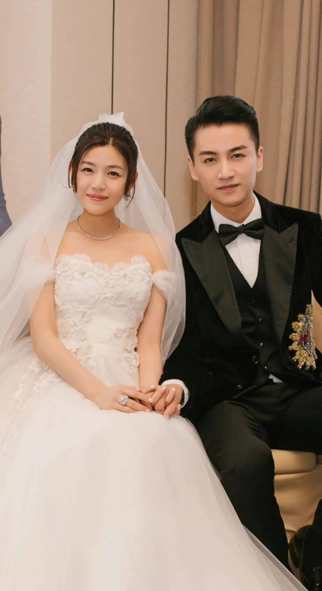 王嘉尔结婚照图片
