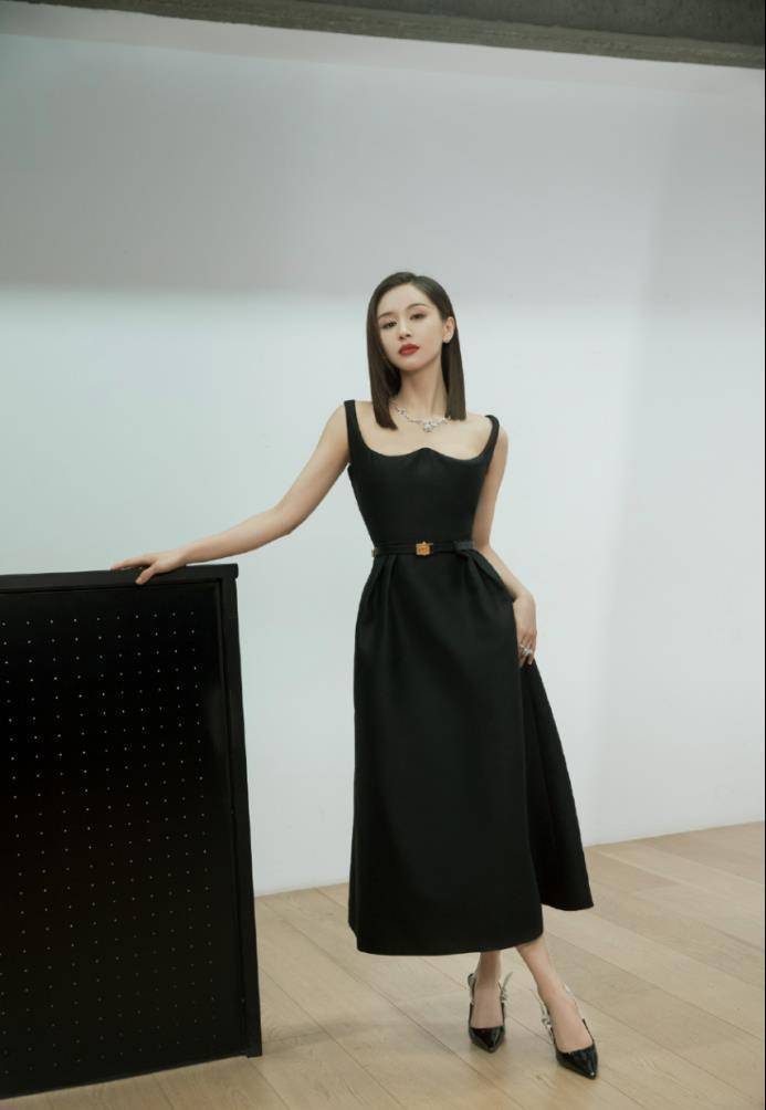 34岁的王子文,时尚辣妈养成记_黑色_风格_连衣裙