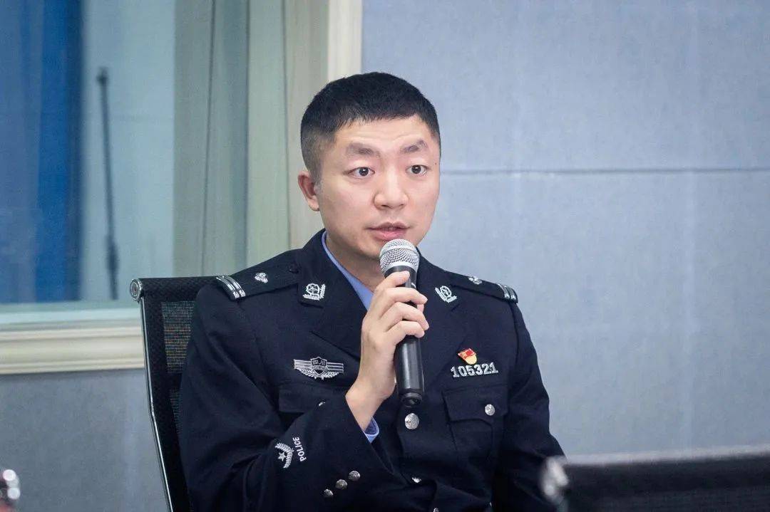 南充公安交警今天引来近60万网友在线关注!_直播_广播_网络