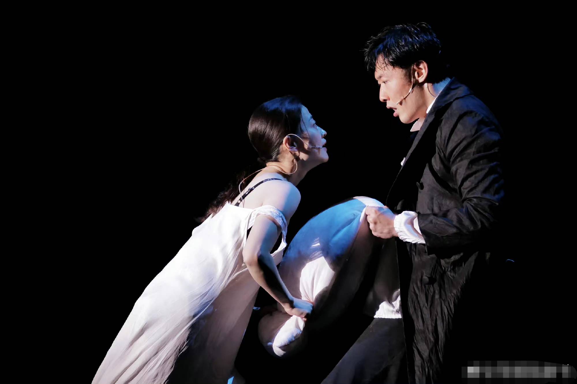 能沉下心来演话剧的演员都是值得敬佩的,梅婷就是其一_陈明昊_乌镇