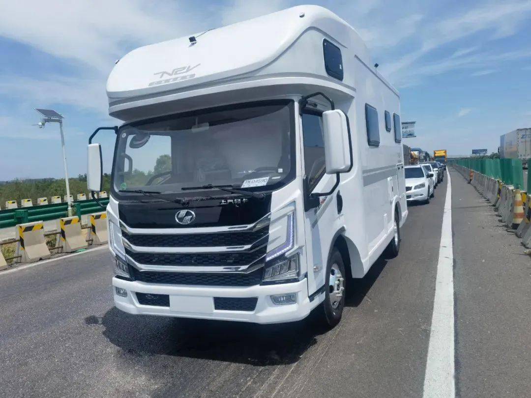 汇斯诚跃进h500 轻卡底盘空间感 水电充足设施全 尽享旅途烟火诗意