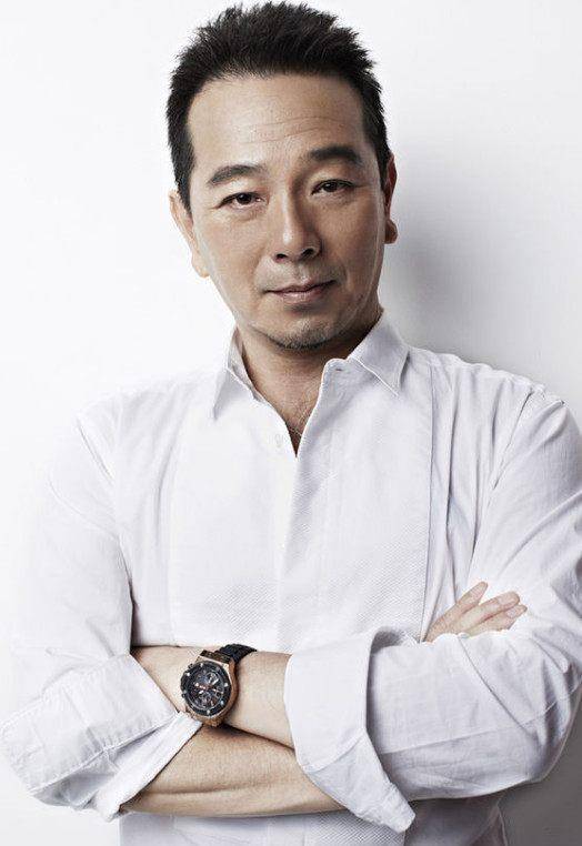 老戏骨中的佼佼者,被万人唾弃,却在感情上被整个时代尊敬_张晨光_明星