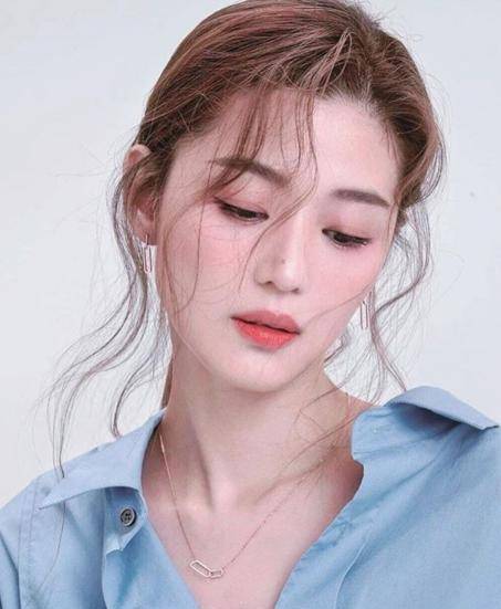 全智贤38岁还"扮美"?