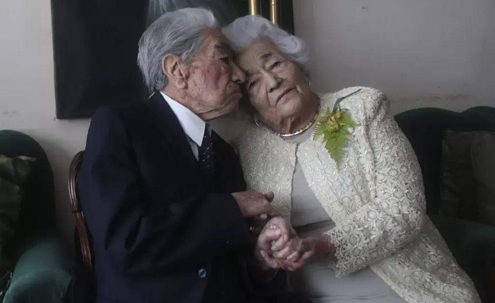 苦等丈夫77年,埋藏半生秘密,背后的真相让人泪奔_钟崇鑫_妻子_汤文祥