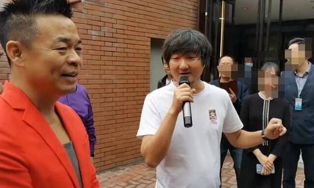 44岁王大治近况,胡子拉碴满头白发,改行开店圈内仅一人捧场_董洁_王