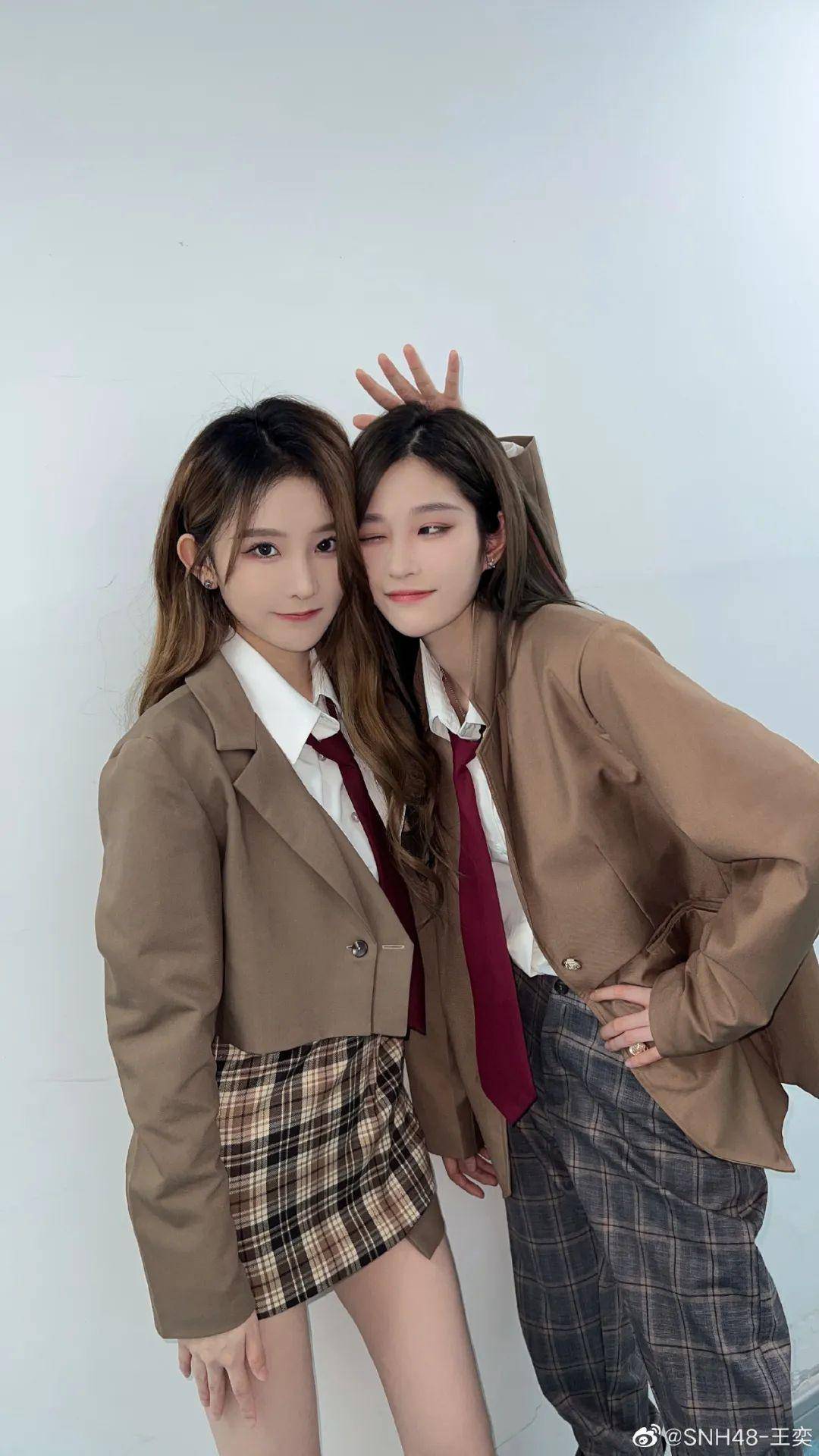 小编喜欢他的漫画腿王奕和周诗雨组成了"诗情画奕"cp代表作《怦然心动