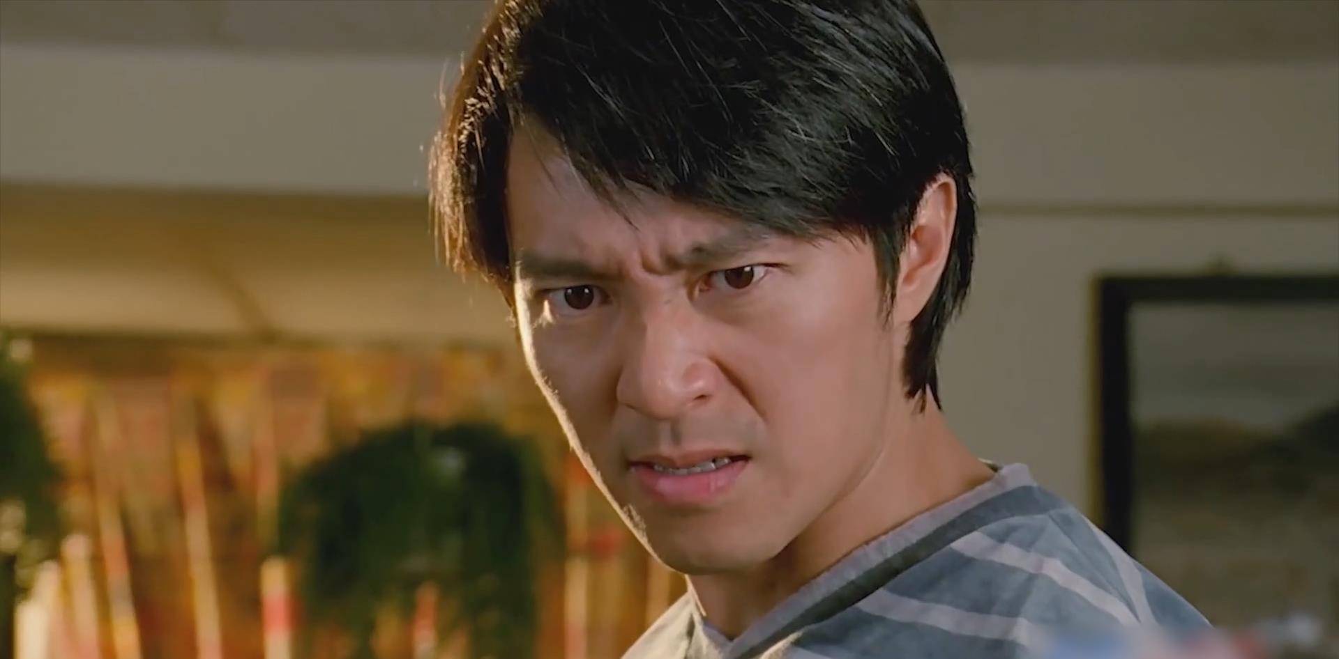 周星驰致敬李小龙,光是电影中就有12个经典镜头_动作_精武门_双截棍