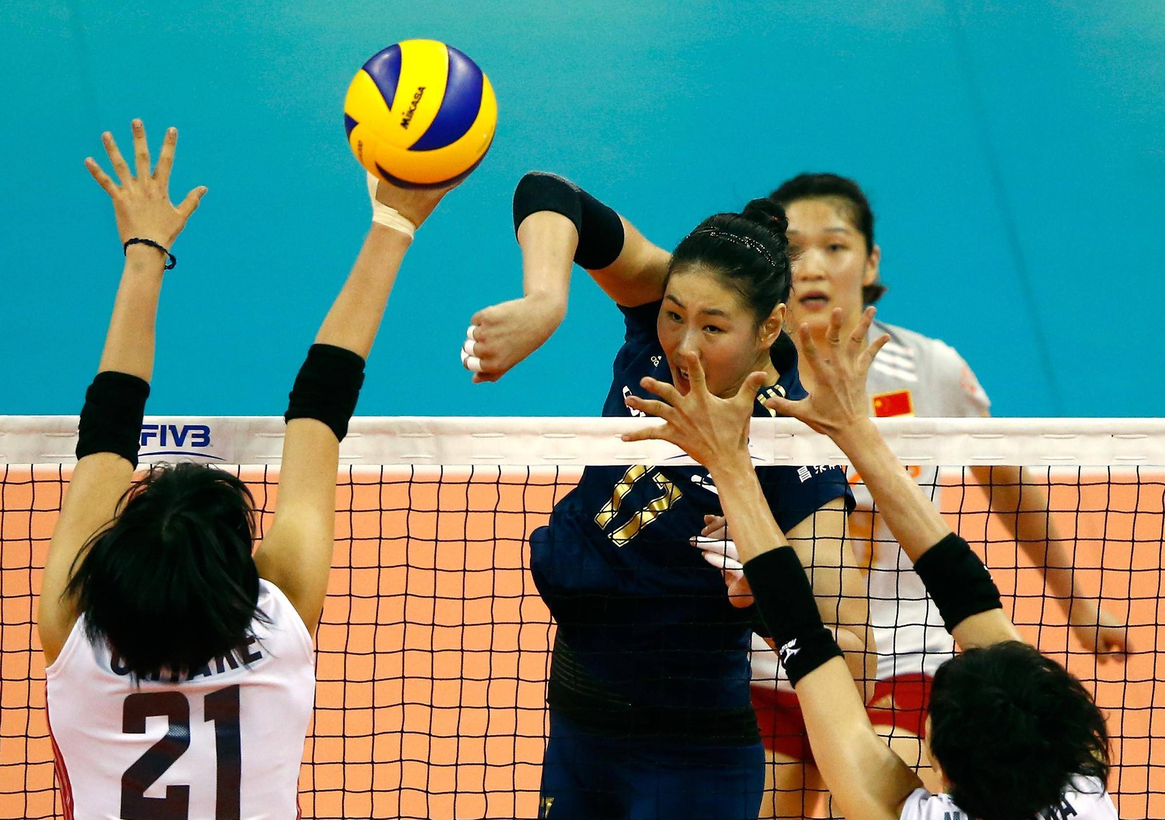 33岁的中国女排颜妮在为奥运会咬牙坚持_比赛_拦网_年郎平