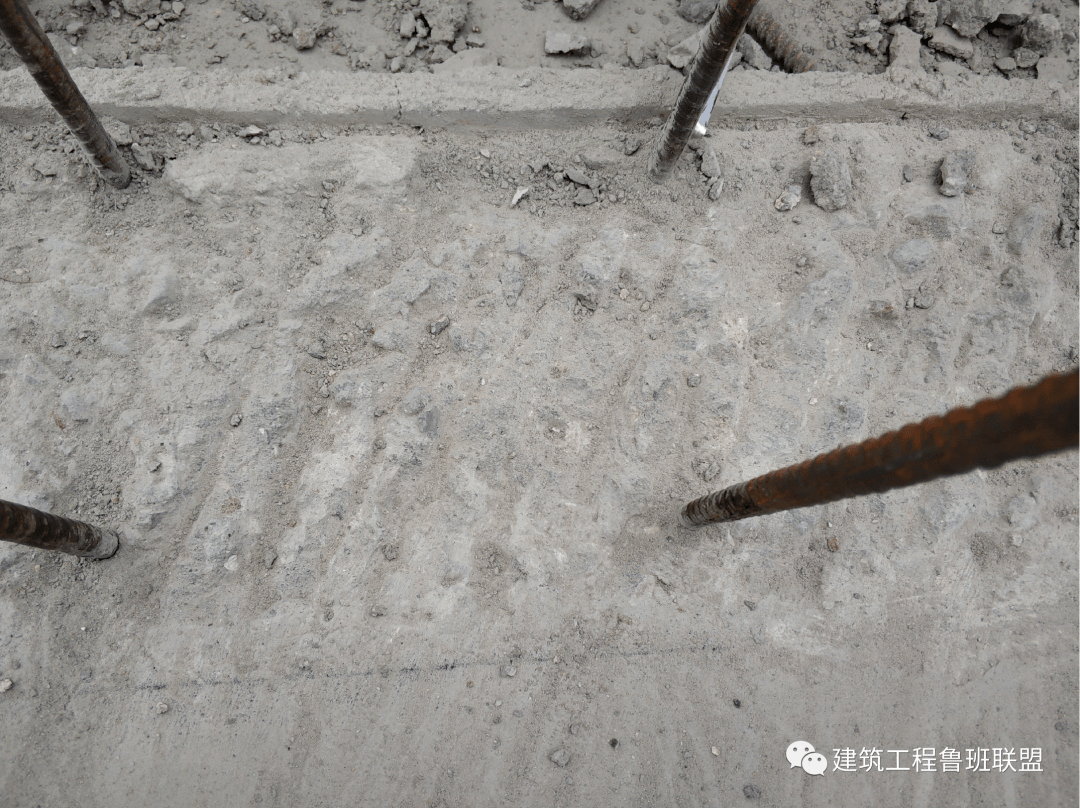 凿毛率控制在≧75%;