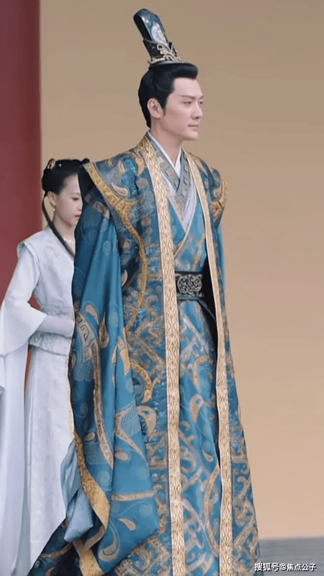 冯绍峰新剧《星河长明》颜值飙升,网友评符合帝王_冯叔_彭小苒_感觉